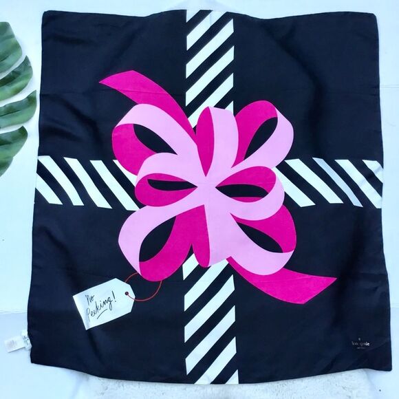 Kate Spade 100% Silk Square Scarf 34 x 34 No Peeking Bow Gift Print – Bl… - Picture 9 of 12